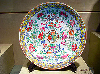 Blue bowl with peony patterns