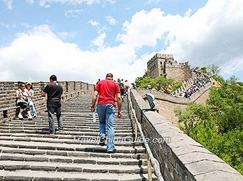 The Great Wall attracts crowds of people from all over the world.