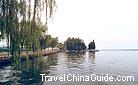 There are tens of kinds of fishes living in the East Lake, among which Wuchang fish is the most famous and delicious sort. 0005775