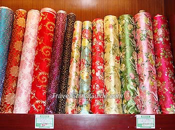 Colorful silk world created by Chinese people