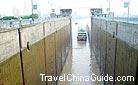 With the multiple function of electricity generation, ship, flood discharge and irrigation, Gezhouba project is indeed a marvelous one all around the world.