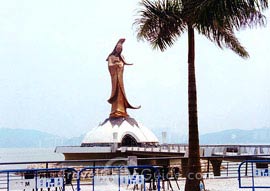  A Statue of Kun Iam