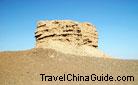 The beacon tower of the Yangguan Pass still stands erectly on the mountaintop without being buried by sands like other relics. 0013007