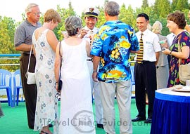 Communicate with the captain to know more about the cruising life.