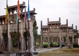 Tangyue Memorial Archways
