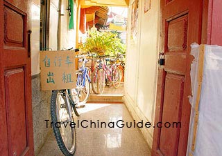 Getting around Lijiang by bike
