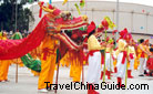 The performers are ready to play the Dragon dance to celebrate the Lantern Festival. 0004499