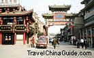 As a renowned tourist attraction in Xian, Shuyuan Gate is an ancient-style street full of culture atmosphere.