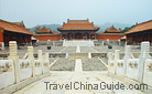 All of the palaces constructed in the Eastern Qing Tombs are connected with each other in order and tightly. This layout was in behalf of the rulers' good wishes that the country would be governed by their posterities from generation to generation.