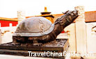 In front of the Hall of Supreme Harmony, there is a pair of huge bronze tortoises which are the symbols of longevity. 0000219