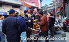 Blowing sugar scuplture is a popular folk art in old Beijing, while today, you can also find the skillful sugur sculpture makers on flagstone walkways of hutongs around Shichahai. 0035219