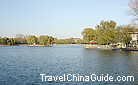Shichahai is a beautiful lake landscape area with many old mansions and gardens scattered around.