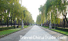 The seven-kilometer's Sacred Way winding from south to north is the main passage in the Ming Tombs.