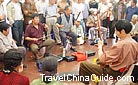 Local folks constitute a band performing the traditional string instrument-Erhu for self-entertainment. 0031132