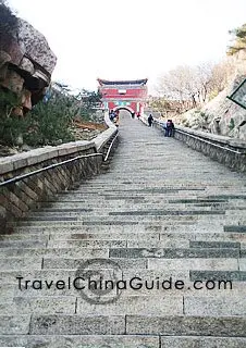 The steep stairs, Mount Taishan