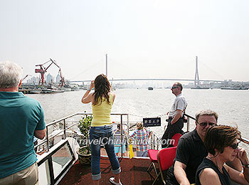Cruise along Huangpu River