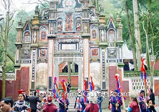 Yuetan Temple on Feiyun Cliff