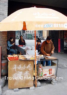 A stall sells Wantu in Pingyao