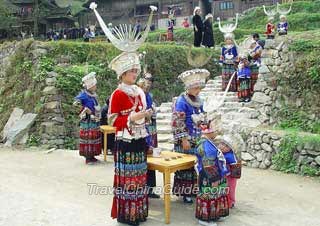 Road-block drinking of Miao Minority 