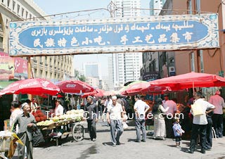 A market selling Xinjiang snacks
