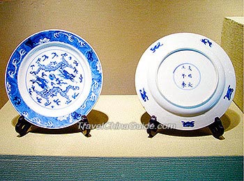 Porcelain displayed in Yaozhou Kiln Museum 