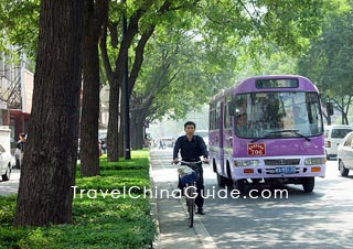 Take bus No.706 to Xian Railway Station