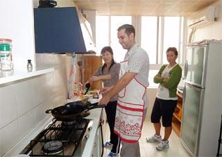 Mr. Andy Michael Baumann & Ms. Michelle Angela Baumann Learn to Cook Stir-fried Shaanxi Pasta
