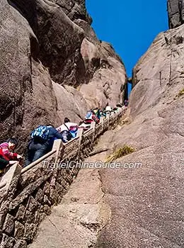 Climb Huangshan Mountain