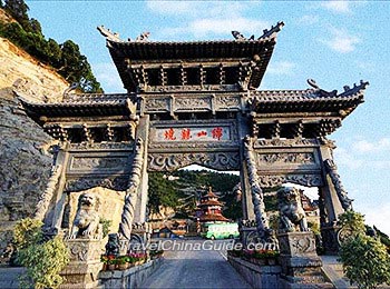 Entrance Archway of Mianshan Mountain