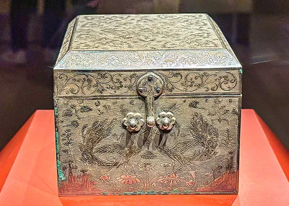Exquisite jewelry box from the Tang Dynasty