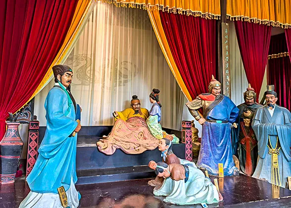 The statue of Liu Bei Entrusting His Sons to Zhuge Liang, Badi City