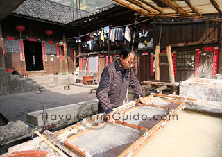 Traditional hand-making paper in Zhenfeng 