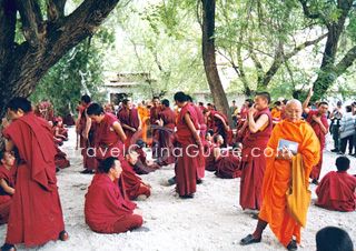 Sutra-debating of Tibetan lamas 