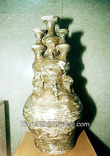 The porcelain unearthed Jiaotanxia Guan Kilin