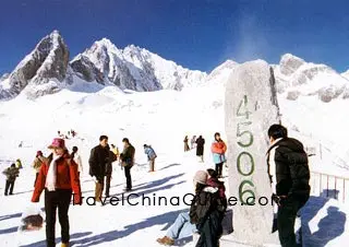 Climb up Yulong Mountain