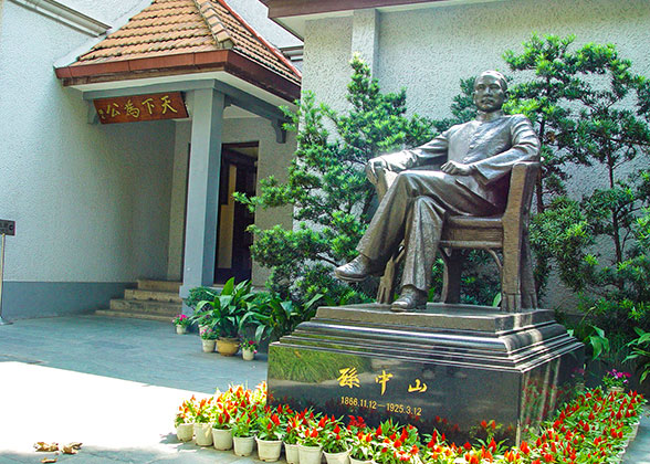 The statue of Sun Yat-sen