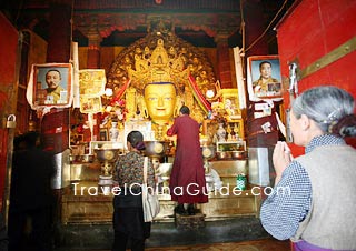 Tibetans offer prayers in the Tibetan New Year