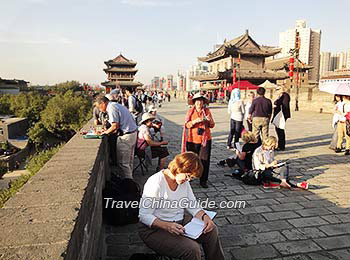 Sketching on Xi'an City Wall