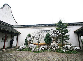 Wanjuang Hall, a study in the garden