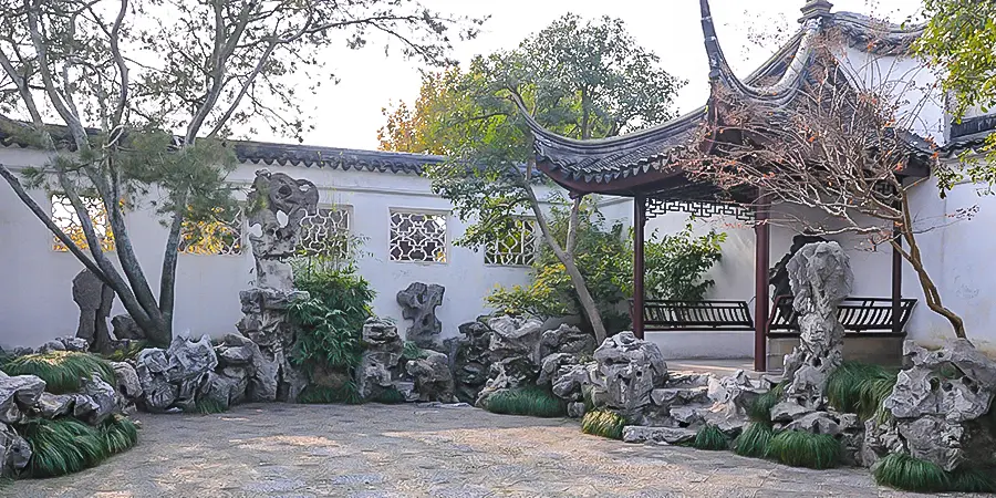 Wanjuang Hall, a study in the garden