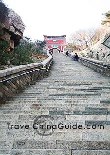 The steep stairs, Mount Taishan