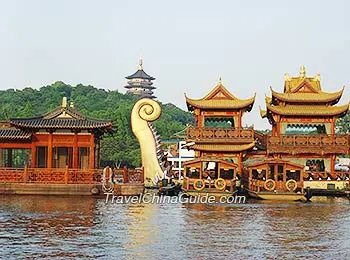 cruise boats on the lake