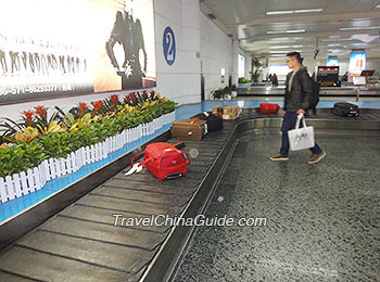 Pick up luggage, Hangzhou Airport