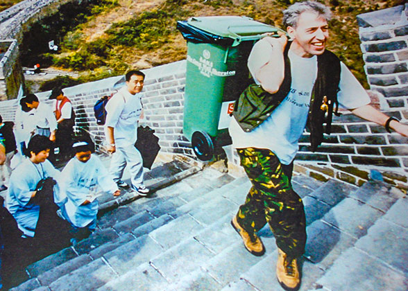William Lindsay, Chairman of of "Friends of the Great Wall", picks up litter on the Great Wall