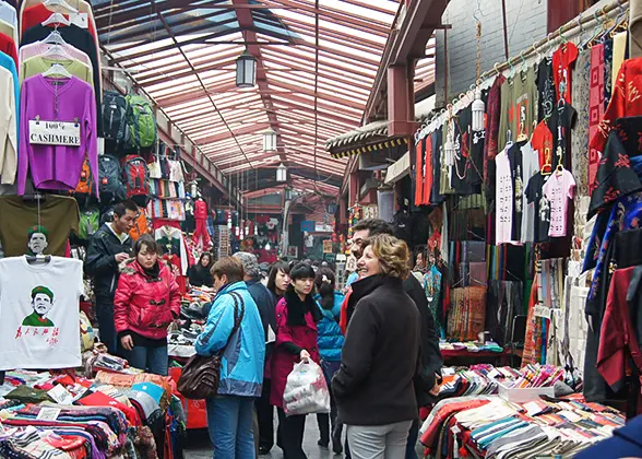 Artwork stalls in Muslim Quarter