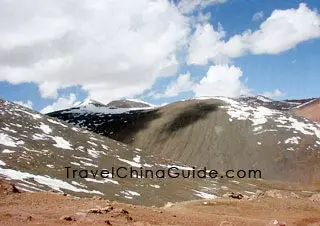 Continuous snow mountains