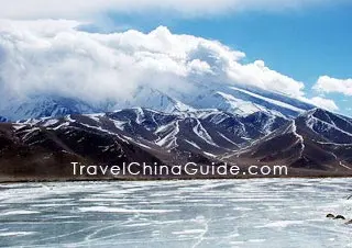 Karakuri Lake in winter