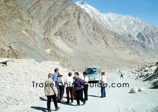 Tourists visit Kashgar by Long-Distance Bus