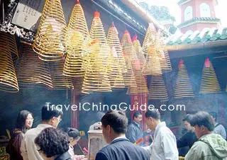 Praying in A-Ma Temple