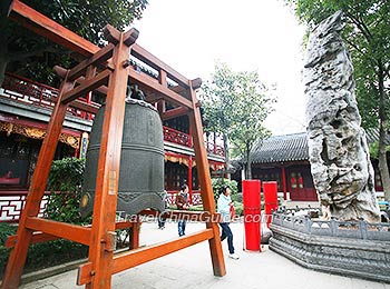 Bell in Hanshan Temple